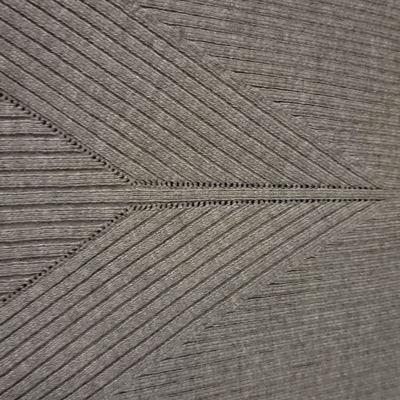 Gray sleeveless top - Picture 3 of 3